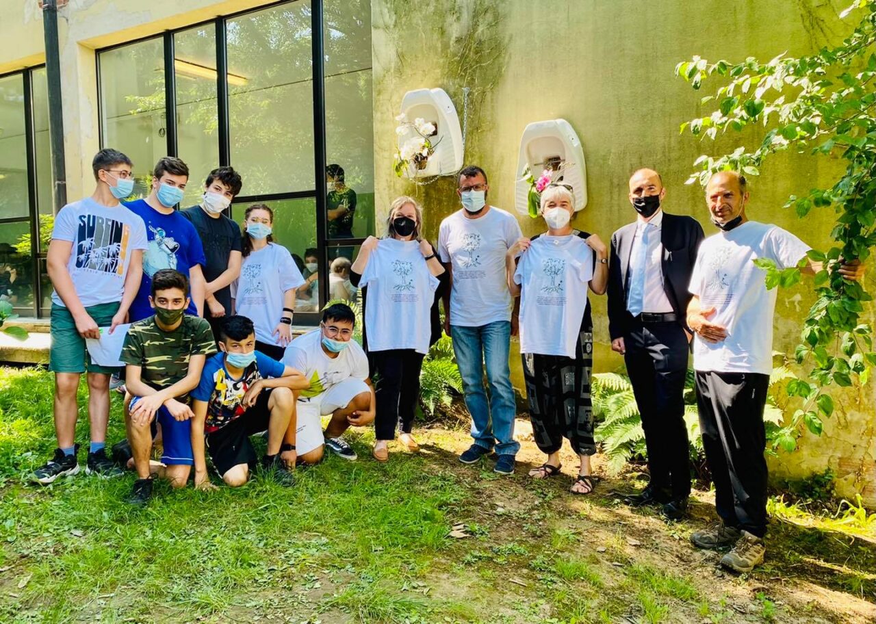A scuola c’è il «Giardino del Bagolaro»