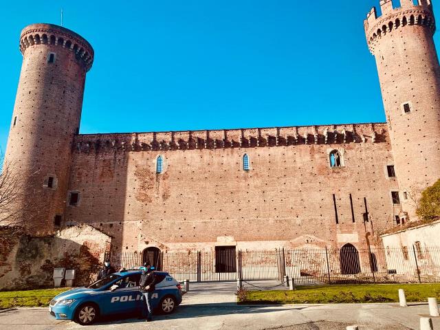 Due ventenni ubriachi danneggiano le auto parcheggiate, denunciati
