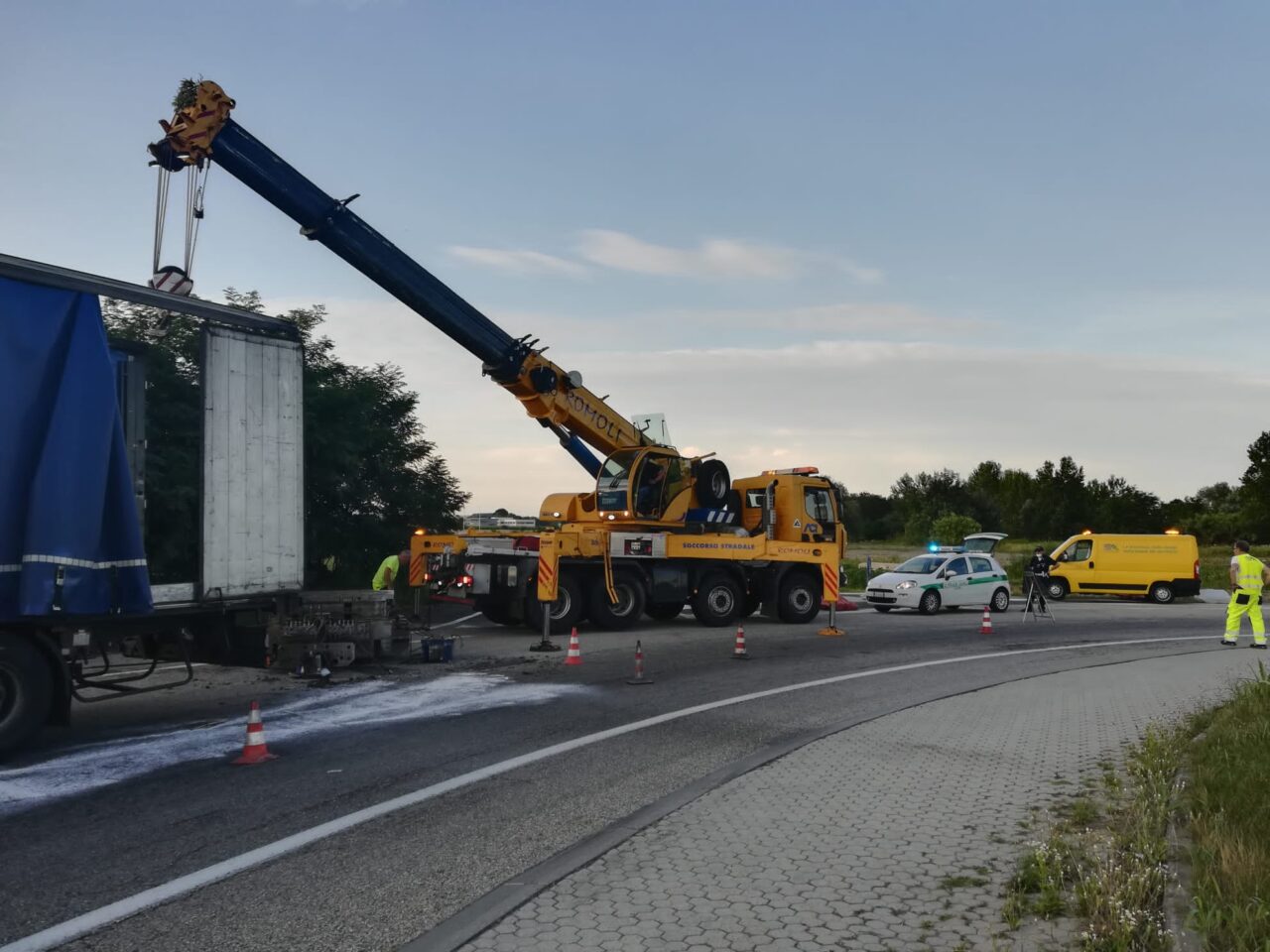 Mezzo pesante per carico alla rotonda