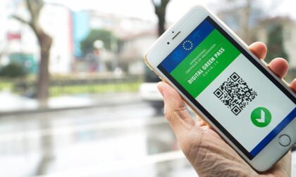 Aziende chiedono il Green pass per entrare in mensa, Fiom: «Nessuna legge lo impone!»