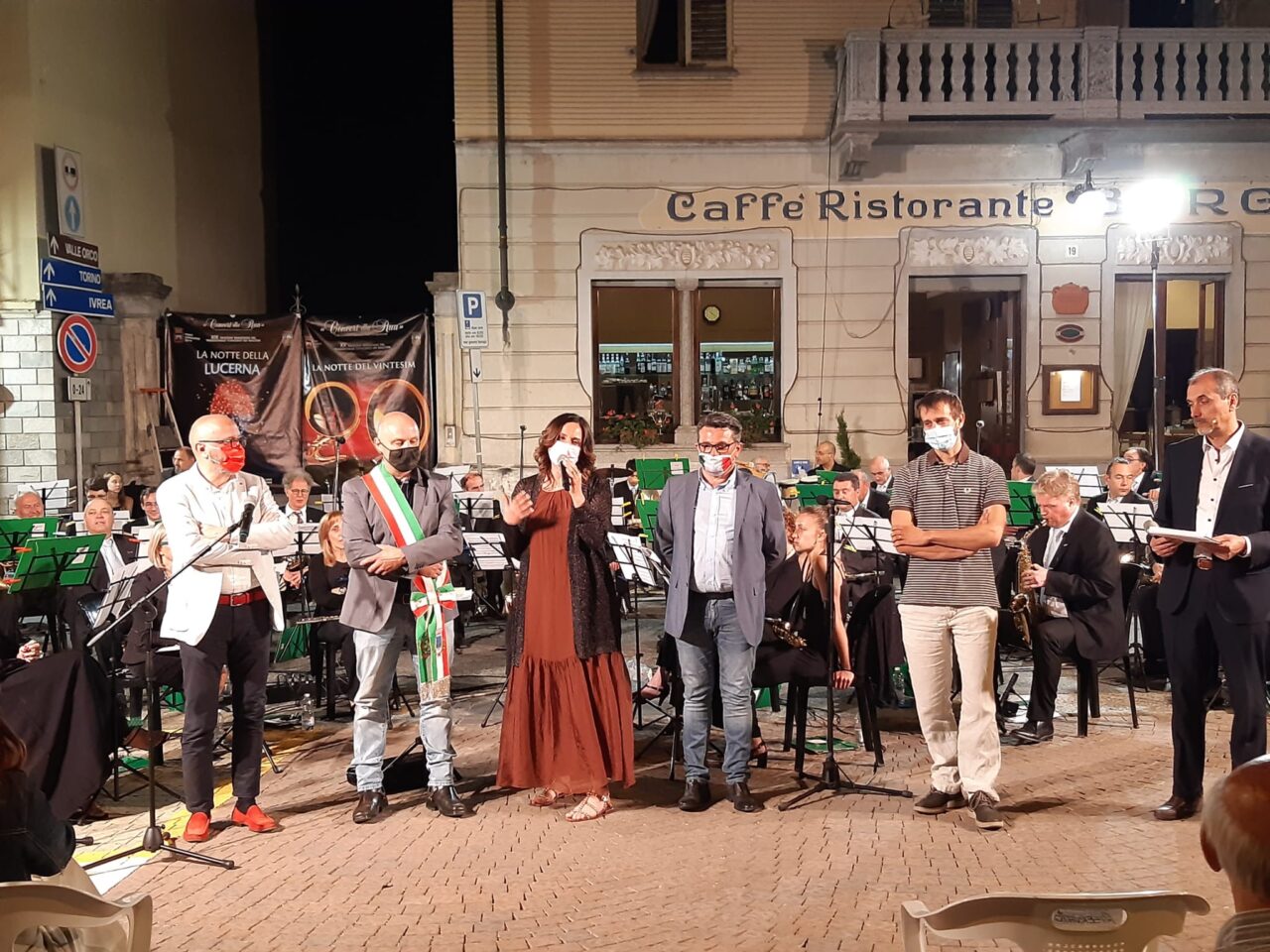 Concert dla Rua sfida la pandemia e per una sera riporta in paese un’atmosfera di festa