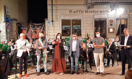 Concert dla Rua sfida la pandemia e per una sera riporta in paese un’atmosfera di festa