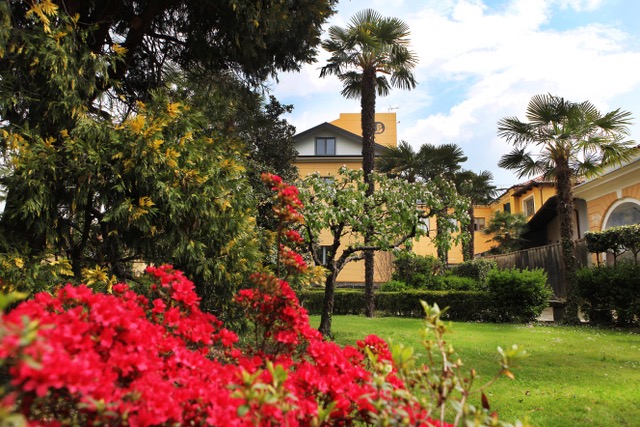 Taglio del nastro per il nuovo edificio della Rsa Residence del Frate di Bairo