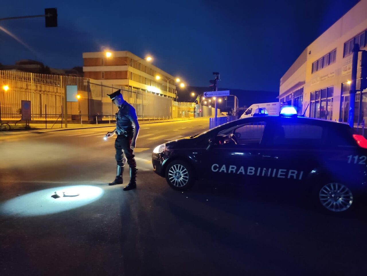 Pirata della strada a Ivrea, dopo aver investito il ciclista dai carabinieri dichiara: “Ho investito un cinghiale”