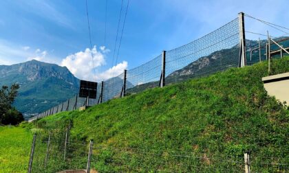 Vallo contenitivo a protezione dell'autostrada dove incombe la frana