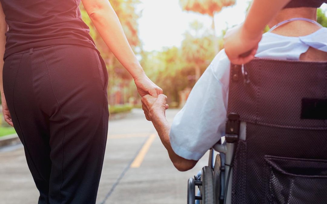 Contributi per caregiver di persone non autosufficienti, ecco a chi spettano