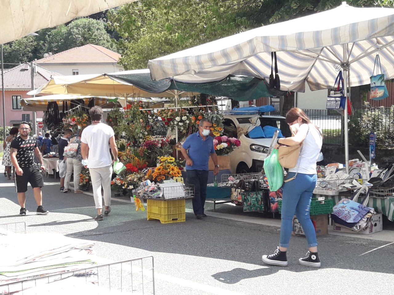 Mercato straordinario: gli operatori donano una quota in beneficenza all’ospedale