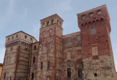 Castello di Ozegna, “fumata nera” all’asta giudiziaria
