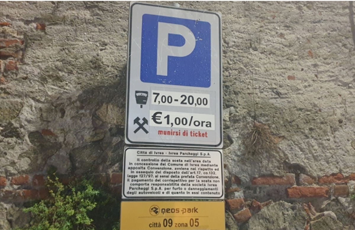 Parcheggi a pagamento all’ospedale un euro all’ora
