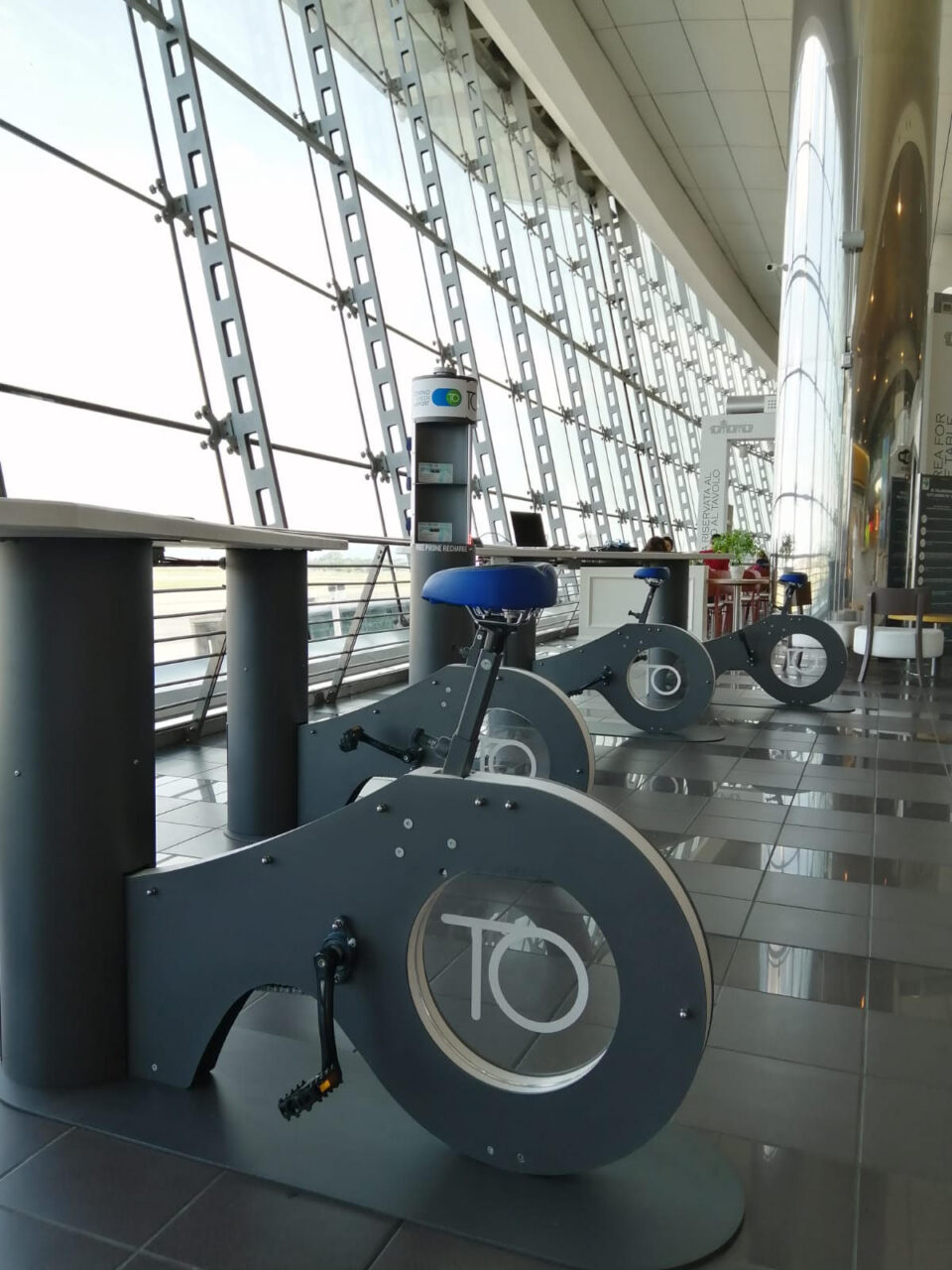 l’installazione in area Imbarchi con vista sulla pista di Torino Airport