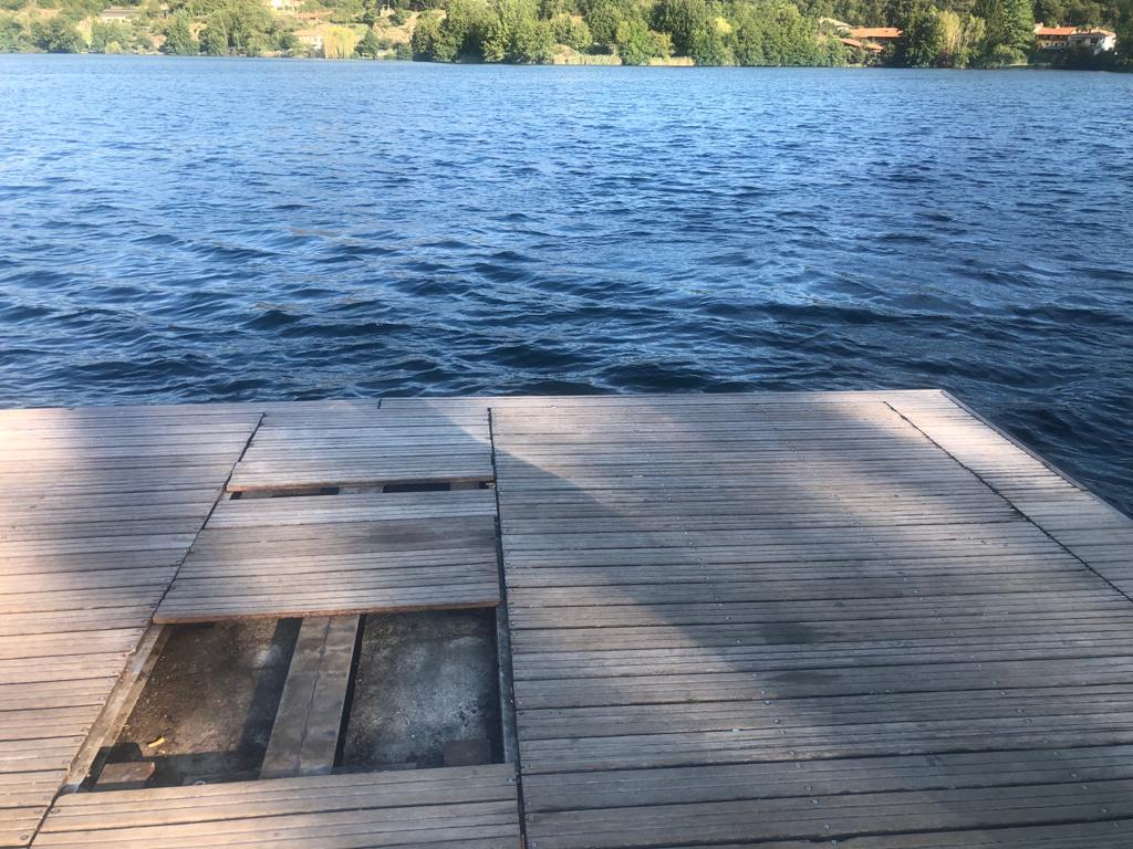 Incivili al lago Sirio, il Comune di Chiaverano costretto a chiudere la piatta