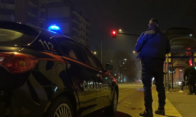 Giovane aggredito in strada e ferito al volto
