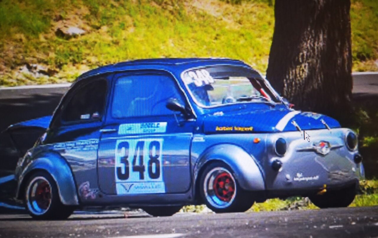 Auto e moto in primo piano con la Cuorgnè-Alpette