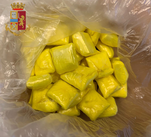 1000 dosi di coca pronte per essere spacciate