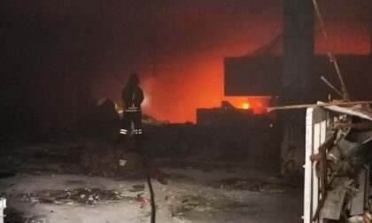 Incendio all'ex Vallesusa, in fiamme rifiuti abbandonati