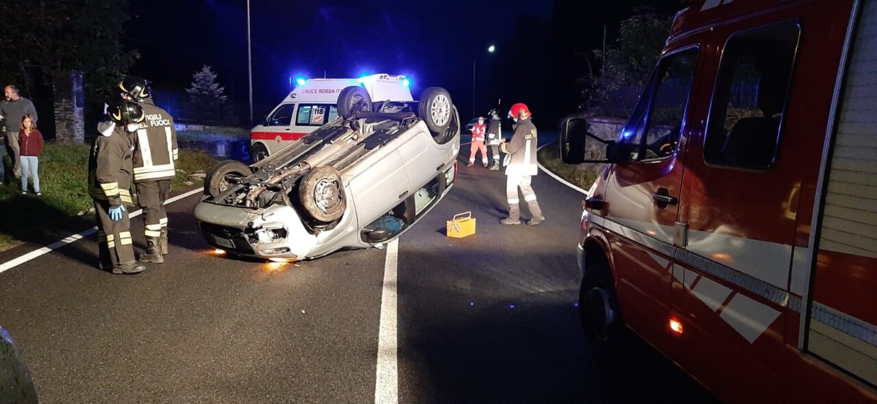 Auto si ribalta a Groscavallo