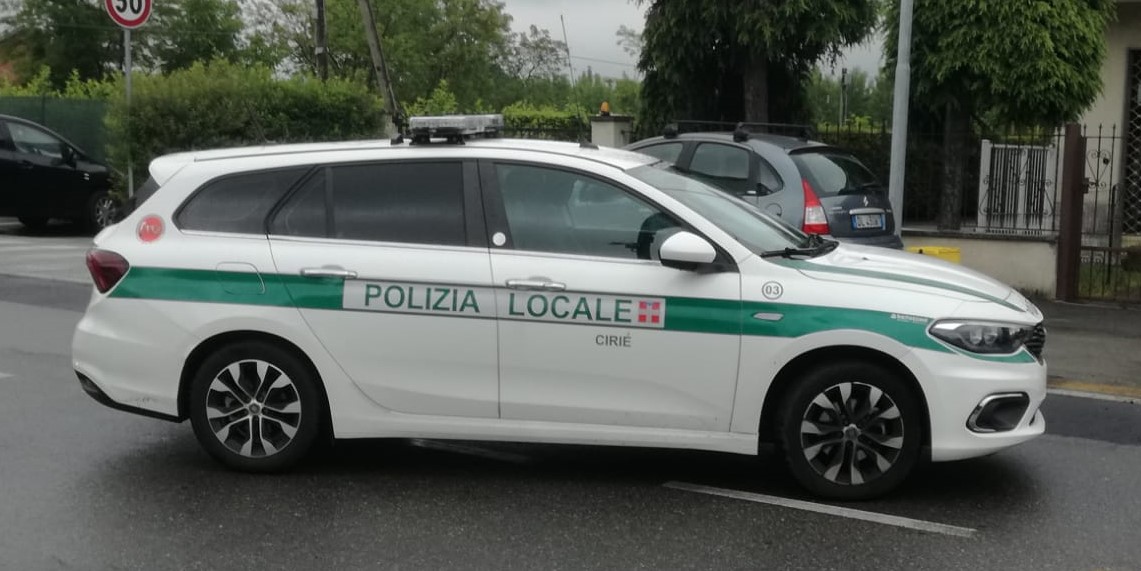 Rifiuta l’alcol test e insulta la Polizia Locale: denunciato