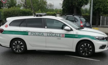 Minacciano i vigili urbani: due giovani denunciati