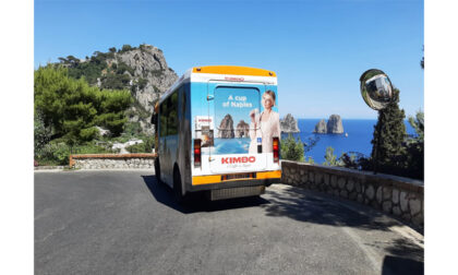 La nuova campagna pubblicitaria ATL di Kimbo rivestirà gli autobus delle più amate località turistiche della Campania