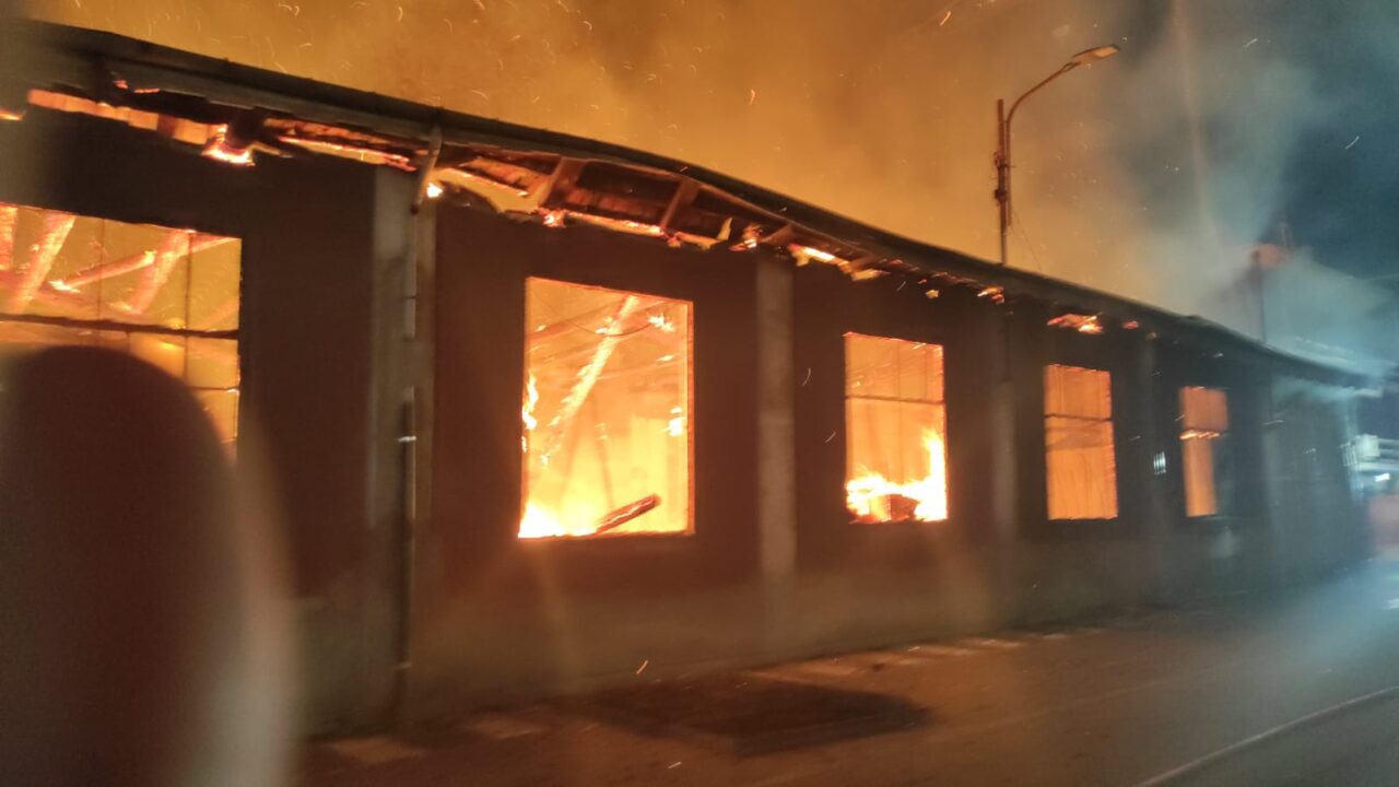 A fuoco falegnameria di Ciriè (VIDEO)