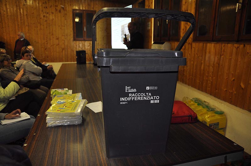 Bollette rifiuti “pazze”: da 500 a 1700 euro