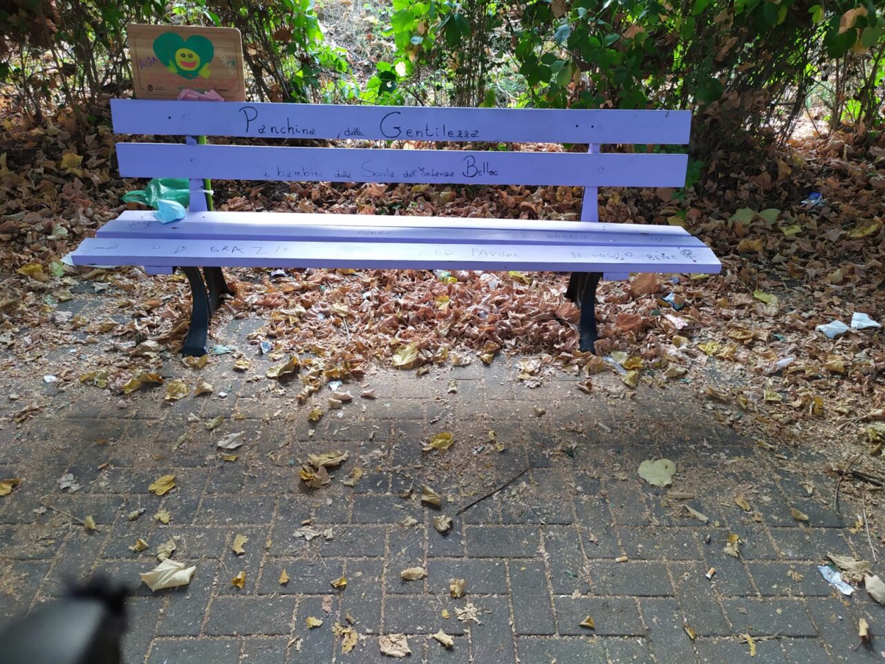 Il degrado del parco giochi fa discutere