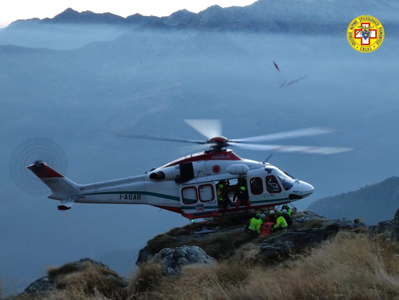 Cacciatore precipitato lungo un canale in Valchiusella