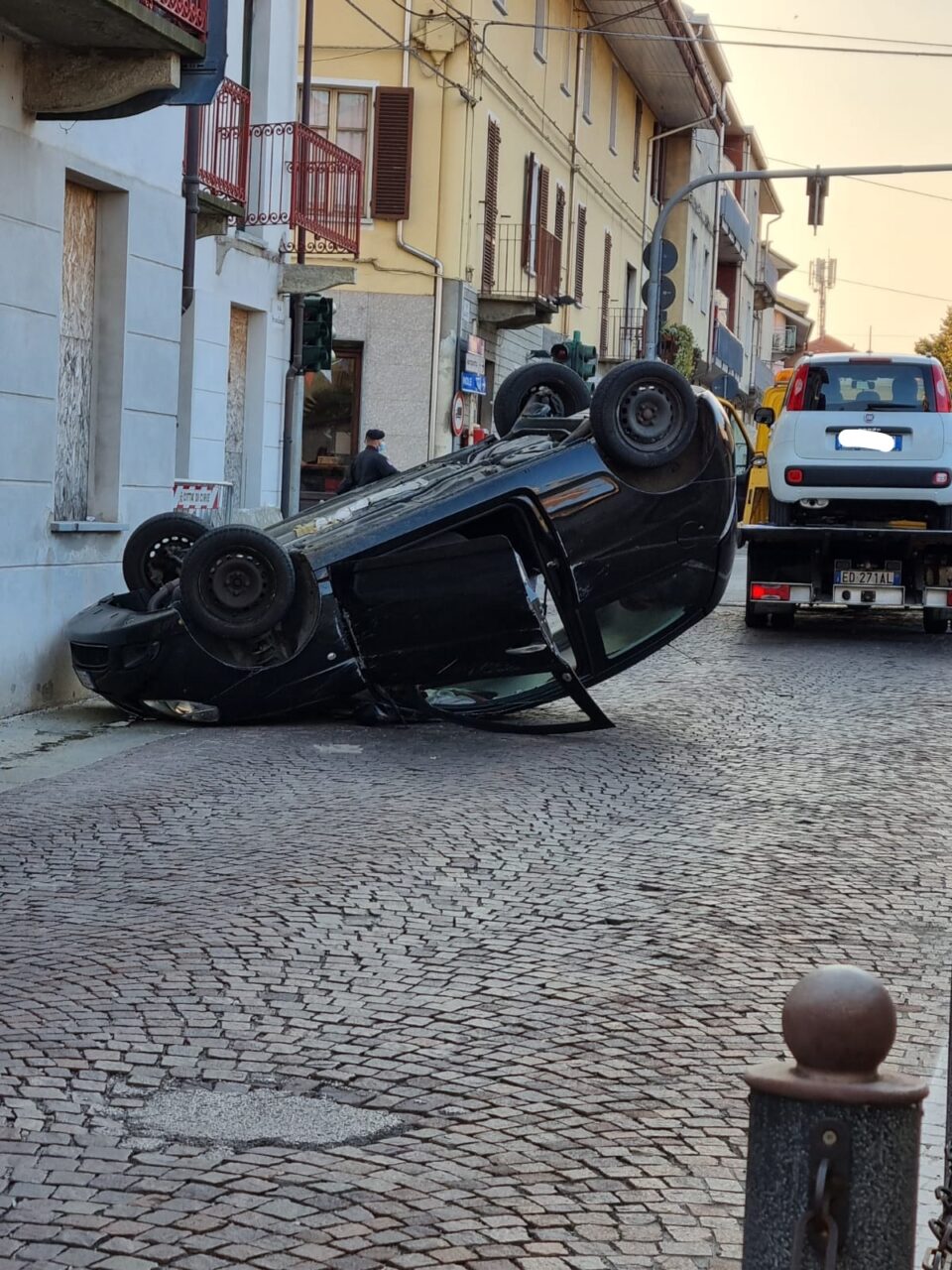 Scontro fra due auto in centro a Ciriè