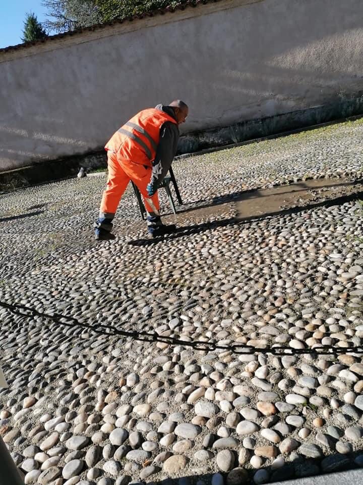 Una perdita d’acqua… E di decoro