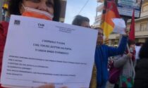 Operatori sociali No Green Pass in presidio davanti all'Asl di Chivasso | FOTO e VIDEO