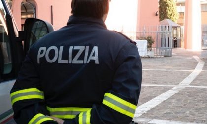 Resta imbottigliato nel traffico e simula un malore: denunciato per procurato allarme