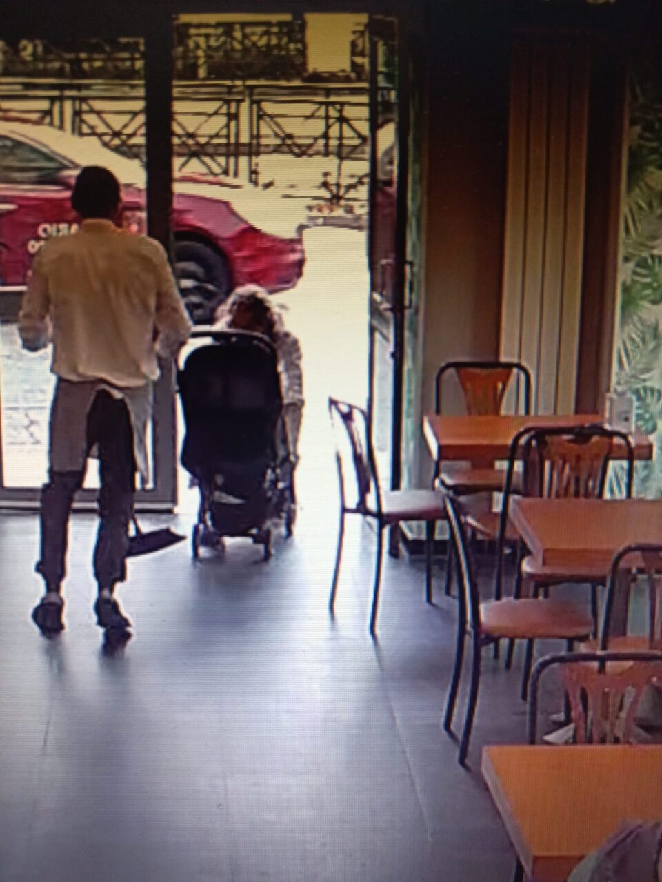 Tenta di rapire una bambina di nove mesi in un bar, arrestato