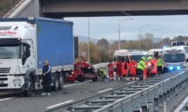 Schianto sull'A5, scontro fra un'auto e un camion