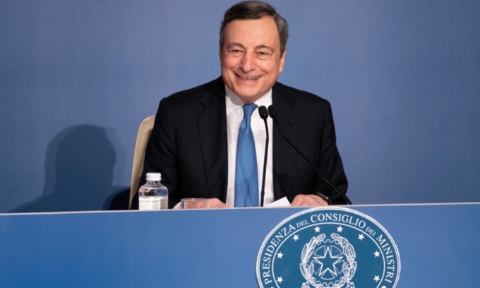 Mascherina all’aperto, Ffp2 per trasporti, booster o tampone per discoteche: le novità del nuovo decreto Covid