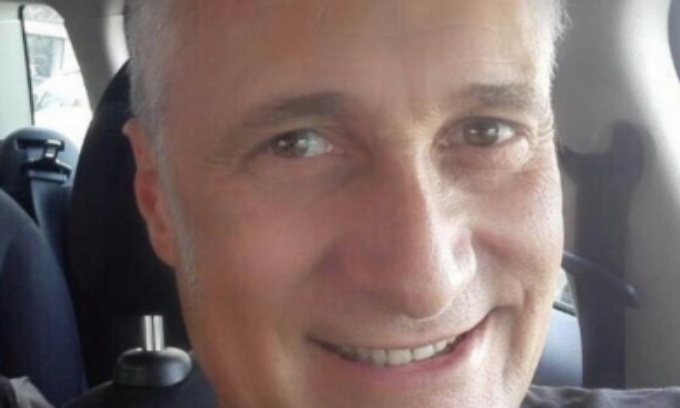 Chi è Guido Russo, l’odontoiatra che ha provato a evitare il vaccino con un braccio di silicone