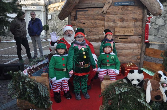 Fiano è pronto ad accogliere Babbo Natale. Domenica 12 torna il mercatino