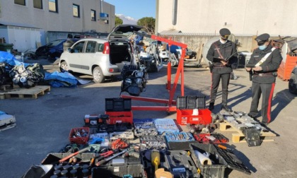 Scoperto il magazzino delle auto rubate