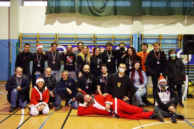 A duello con gli atleti di scherma medievale