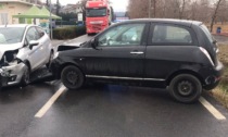 Scontro tra due auto, feriti portati in ospedale ad Ivrea