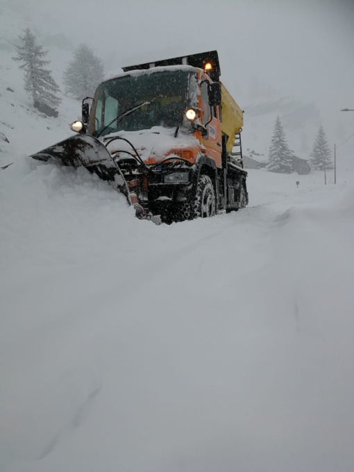 Nevica i mezzi sono già in strada per renderle agibili