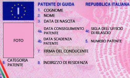 Donna va all’esame per la patente… guidando la propria auto