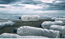 Da domani vietato l'uso di plastica monouso, ma le sanzioni a chi non si adegua slittano al 2023