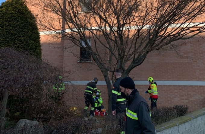 Tragedia a Borgaro, uomo muore cadendo dalla finestra