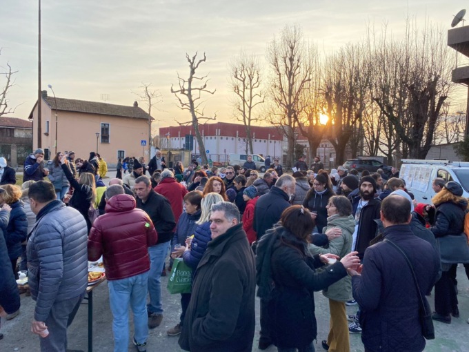 No Green Pass, “Piazze piene, bar vuoti”