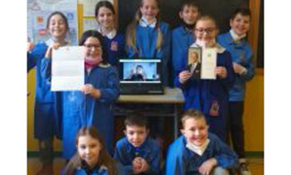 La Regina Elisabetta scrive agli alunni della scuola elementare di Pont