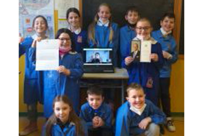 La Regina Elisabetta scrive agli alunni della scuola elementare di Pont