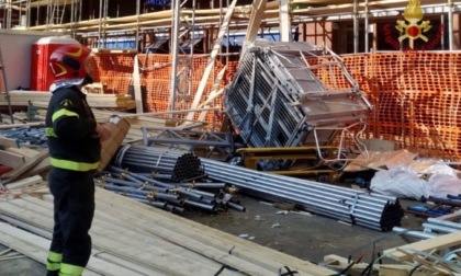 Operaio 26enne ferito gravemente dal crollo di una piattaforma montacarichi