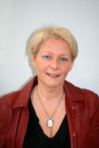 Pioggia di volantini contro lo stipendio di sindaco e vice