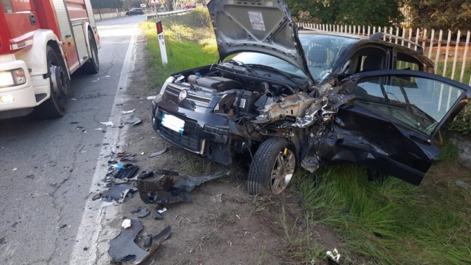 Incidente a Lombardore, due auto coinvolte