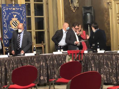 Bagarre in Consiglio a Rivarolo sui chioschi, la Giunta costretta a ritirare il documento e ripresentarlo